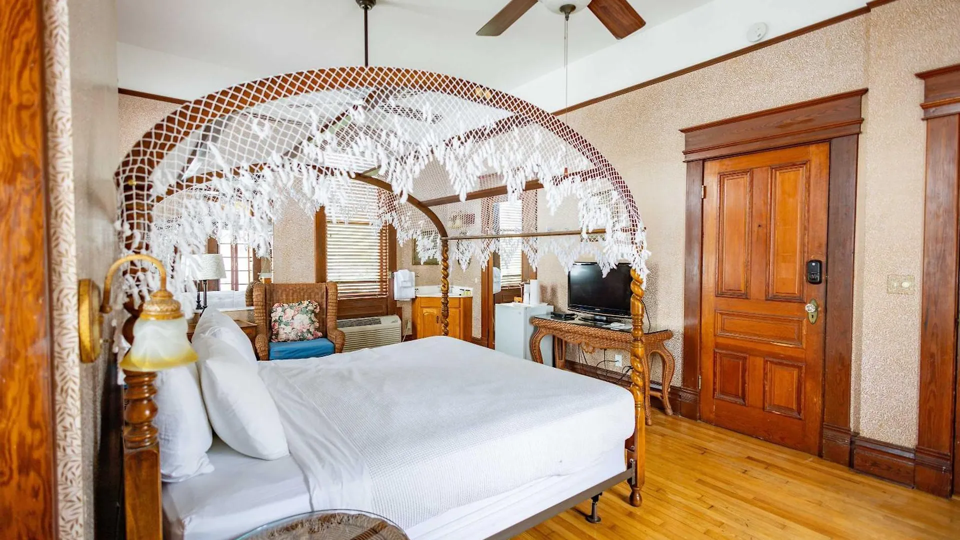 Classic King With Balcony At Curry Mansion Key West 0*,  United States