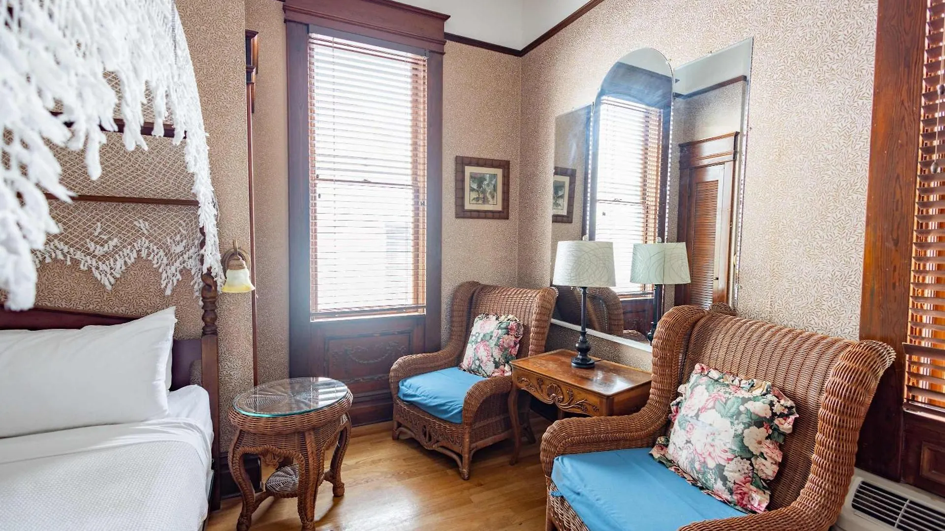 Classic King With Balcony At Curry Mansion Key West Inn