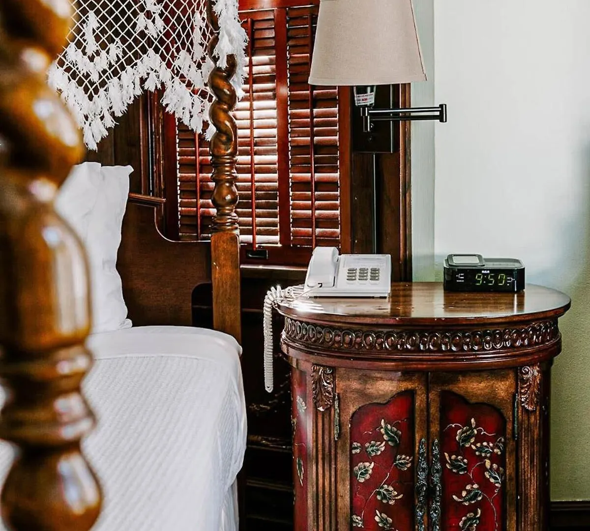 Classic King With Balcony At Curry Mansion Key West Mini-hôtel